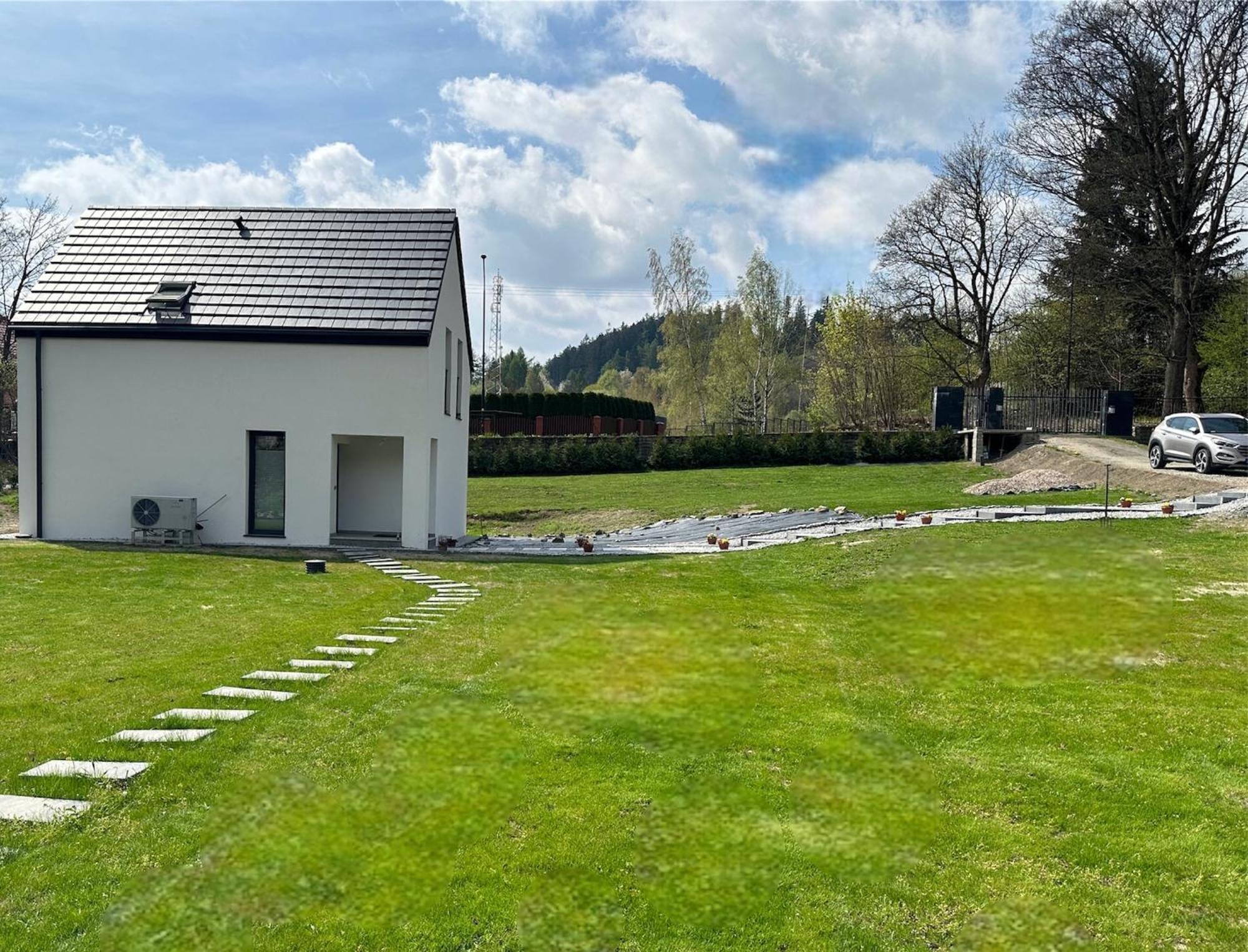 Villa Minimal. Dom Caloroczny W Gorach *